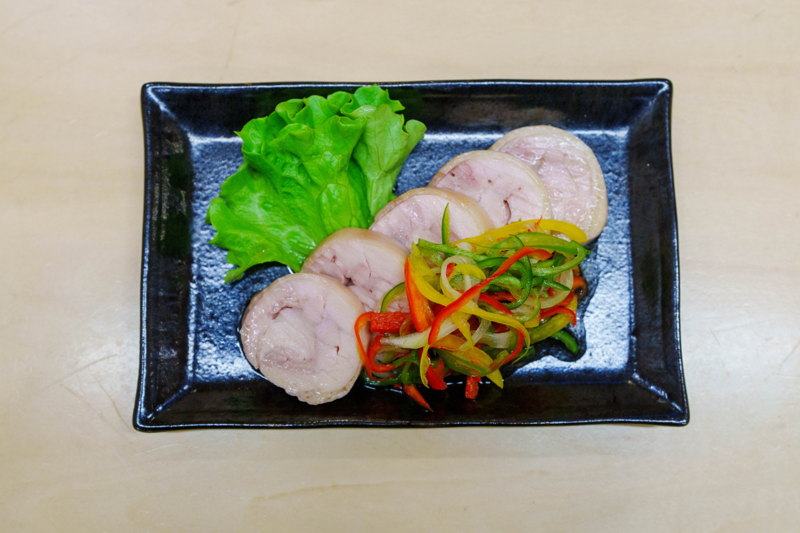 蒸し鶏の野菜ピクルスがけ