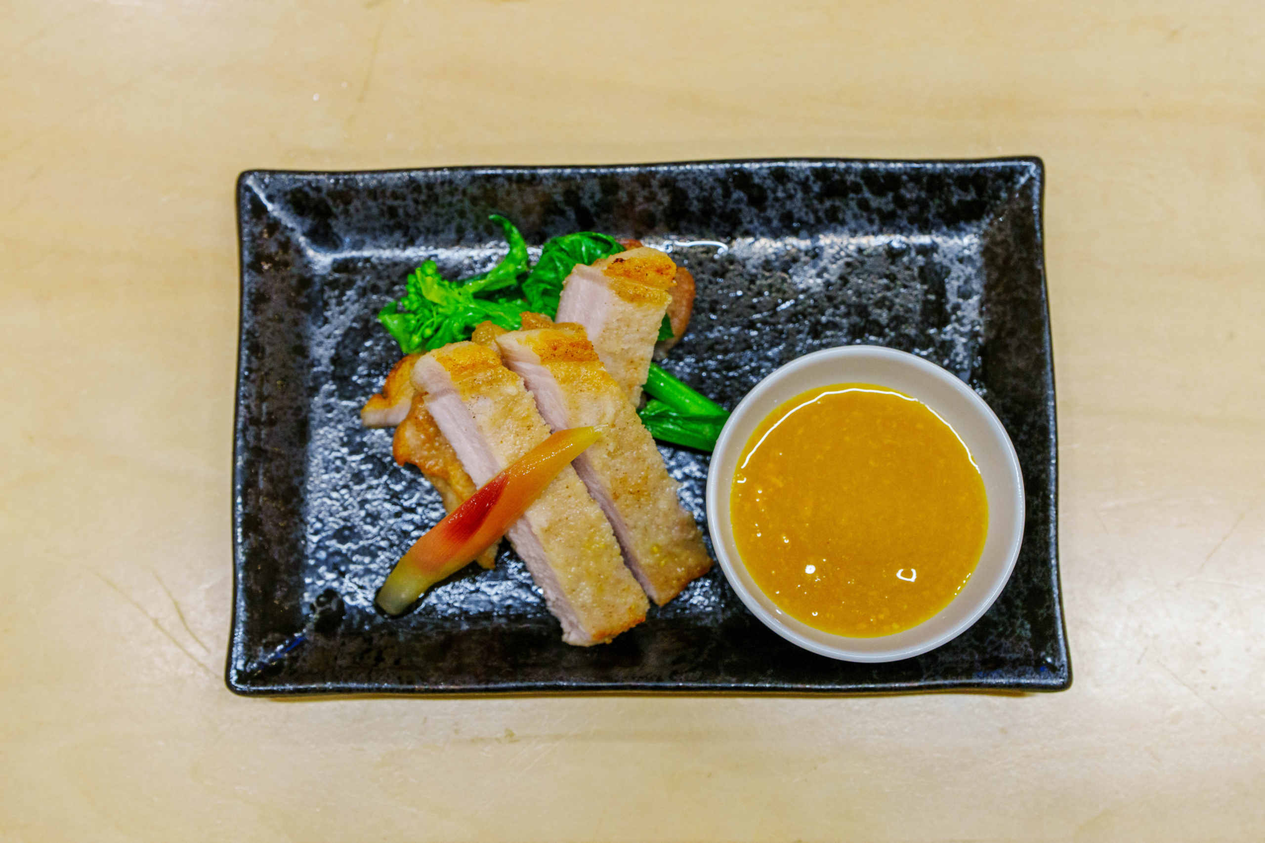 豚肉のソテー　西京酢味噌添え